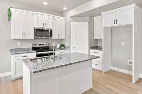Kitchen - 808 S 270 E #26, Smithfield, UT 84335 photo 2 of 6