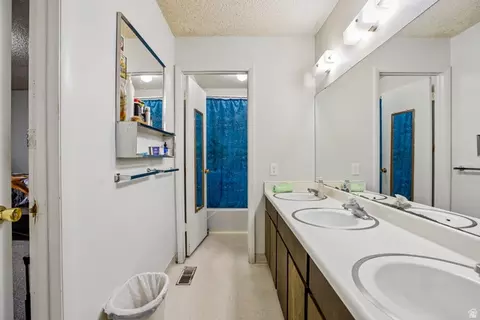 Bath - 768 E 300 N, Provo, UT 84606 photo 3 of 5