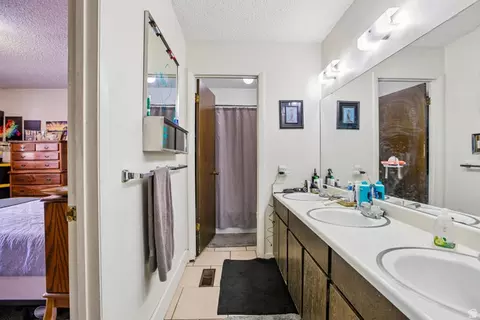 Bath - 768 E 300 N, Provo, UT 84606 photo 2 of 5