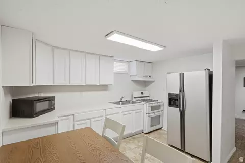 Kitchen - 410 E 9120 S, Sandy, UT 84070 photo 4 of 5