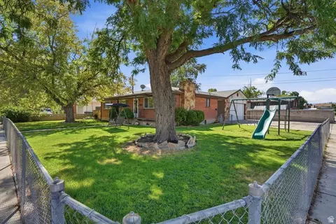 Exterior - 410 E 9120 S, Sandy, UT 84070 photo 3 of 6