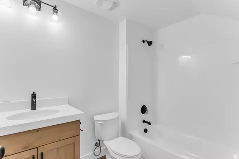 Bath - 1194 E Goldie Lou Ln UNIT EAGLE, Eagle Mountain, UT 84005 photo 3 of 3