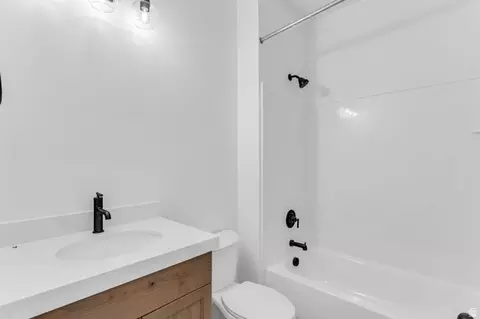 Bath - 1194 E Goldie Lou Ln UNIT EAGLE, Eagle Mountain, UT 84005 photo 2 of 3