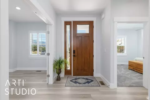 Entry Way - 1302 E Sunset Ct, Ogden, UT 84403 photo 3 of 4