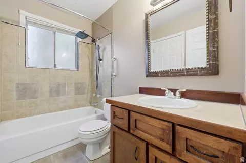 Bath - 1922 S 100 E, Clearfield, UT 84015 photo 2 of 3