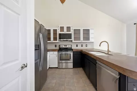 Kitchen - 1922 S 100 E, Clearfield, UT 84015 photo 3 of 4