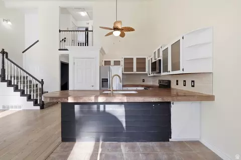 Kitchen - 1922 S 100 E, Clearfield, UT 84015 photo 2 of 4
