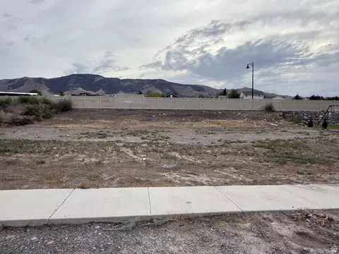 3521 S Garibaldi Way, Saratoga Springs, UT 84045