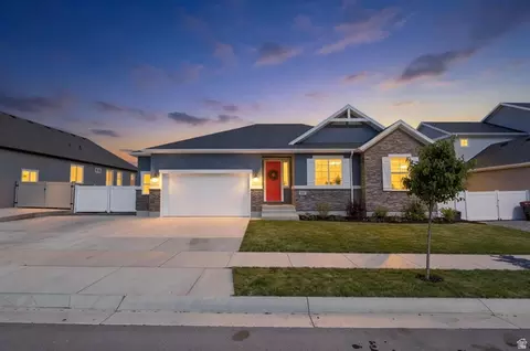 Exterior - 5420 N Cliffrose Dr, Eagle Mountain, UT 84005 photo 6 of 6