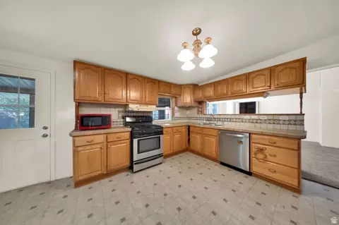 Kitchen - 556 W Greenleaf Dr, Murray, UT 84123 photo 2 of 3