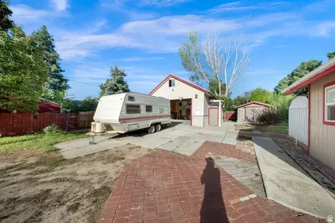 Exterior - 556 W Greenleaf Dr, Murray, UT 84123 photo 7 of 9