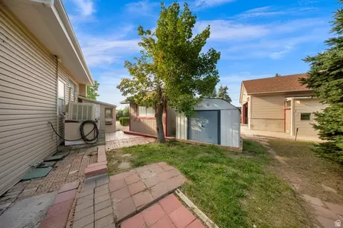 Exterior - 556 W Greenleaf Dr, Murray, UT 84123 photo 9 of 9