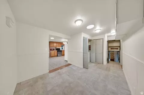 Entry Way - 556 W Greenleaf Dr, Murray, UT 84123 photo 1 of 1