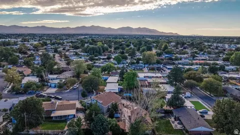 View/Area - 556 W Greenleaf Dr, Murray, UT 84123 photo 8 of 9