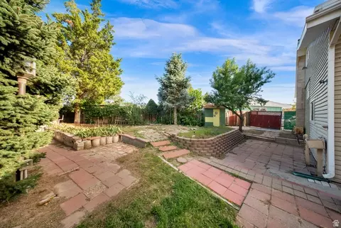 Exterior - 556 W Greenleaf Dr, Murray, UT 84123 photo 4 of 9