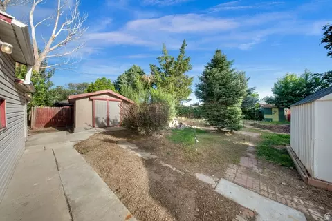 Exterior - 556 W Greenleaf Dr, Murray, UT 84123 photo 8 of 9
