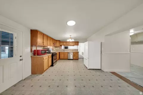 Kitchen - 556 W Greenleaf Dr, Murray, UT 84123 photo 1 of 3