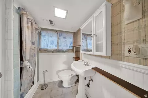 Bath - 556 W Greenleaf Dr, Murray, UT 84123 photo 2 of 2