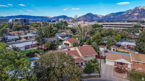 View/Area - 556 W Greenleaf Dr, Murray, UT 84123 photo 2 of 9