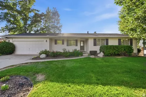 5714 S Laurelwood St, Holladay, UT 84121