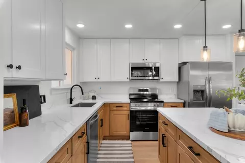 Kitchen - 9828 S 2240 E, Sandy, UT 84092 photo 2 of 2