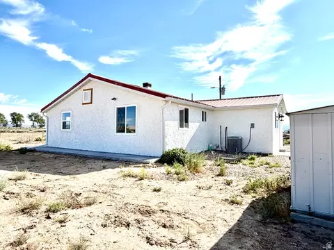Exterior - 7600 E 2500 S, Jensen, UT 84035 photo 5 of 6