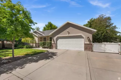 Exterior - 7920 S Pear Tree Cir, Sandy, UT 84094 photo 3 of 4