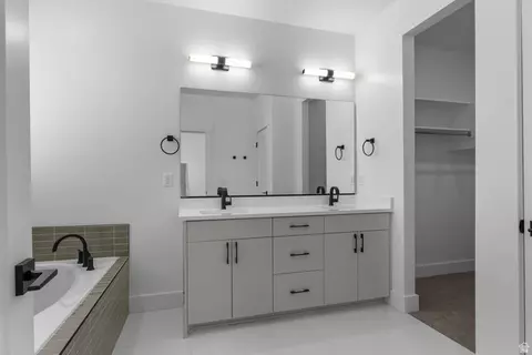 Bath - 623 S 125 E #116, Hyde Park, UT 84318 photo 4 of 8