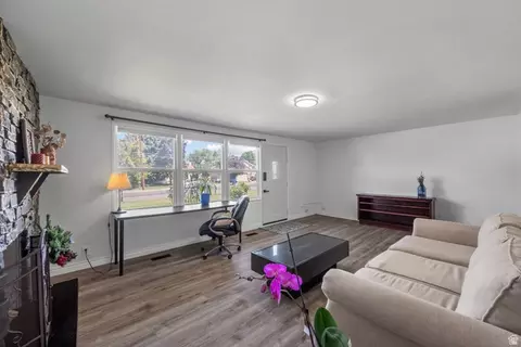 Living - 1520 E 8600 S, Sandy, UT 84093 photo 2 of 5
