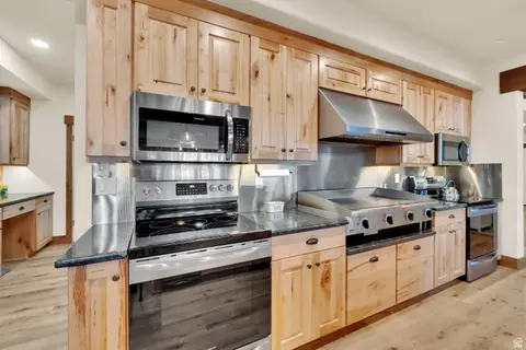 Kitchen - 22357 E The Canyons Cir S, Spanish Fork, UT 84660 photo 3 of 4