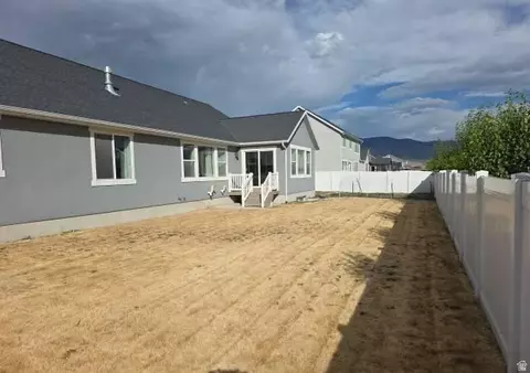 Exterior - 480 E Delano Peak Rd, Eagle Mountain, UT 84005 photo 4 of 4