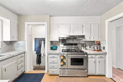 Kitchen - 3356 E Birch Cir S, Holladay, UT 84124 photo 3 of 4