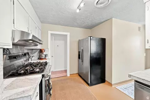 Kitchen - 3356 E Birch Cir S, Holladay, UT 84124 photo 4 of 4