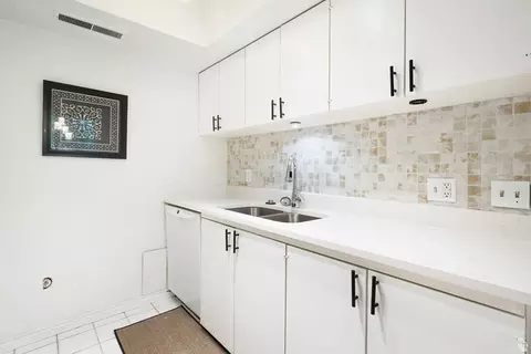 Kitchen - 875 E Arrowhead Ln #42, Murray, UT 84107 photo 1 of 5