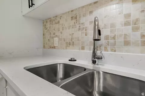 Kitchen - 875 E Arrowhead Ln #42, Murray, UT 84107 photo 3 of 5