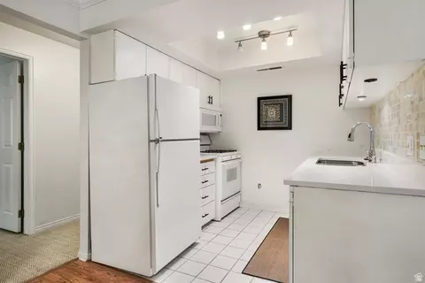 Kitchen - 875 E Arrowhead Ln #42, Murray, UT 84107 photo 5 of 5
