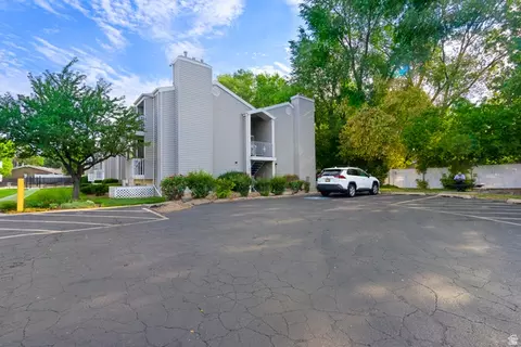 Exterior - 875 E Arrowhead Ln #42, Murray, UT 84107 photo 5 of 10