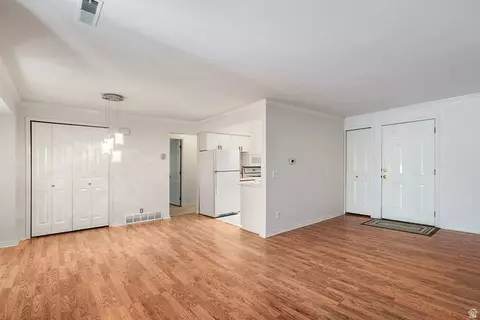 Living - 875 E Arrowhead Ln #42, Murray, UT 84107 photo 4 of 5