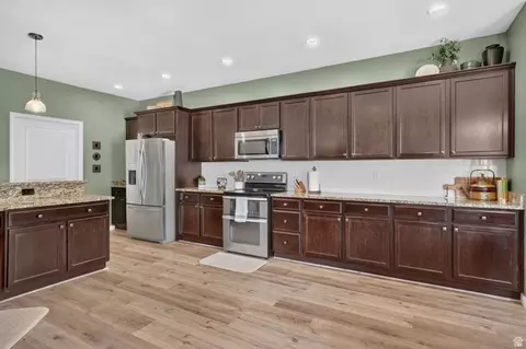 Kitchen - 3961 E Yakima Way #12, Eagle Mountain, UT 84005 photo 4 of 5