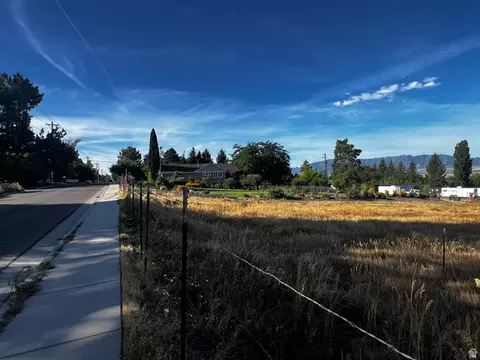 375 N 400 E, Hyde Park, UT 84318 photo 3