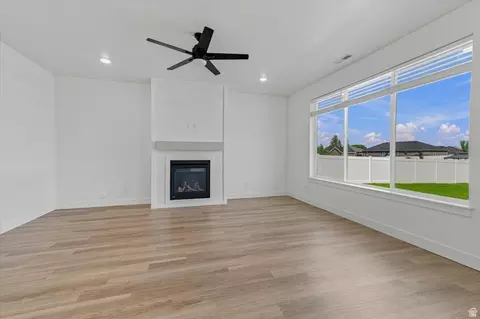 Living - 531 E 600 S, Hyrum, UT 84319 photo 1 of 2
