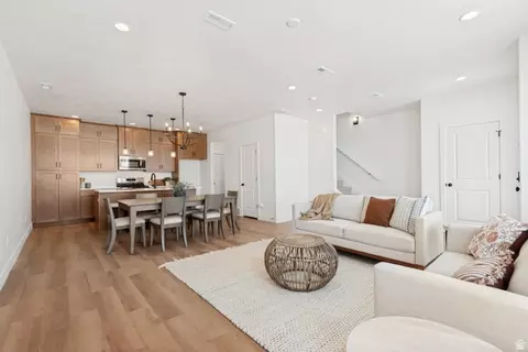 6897 W Gravel Cross Way S #289, West Jordan, UT 84081