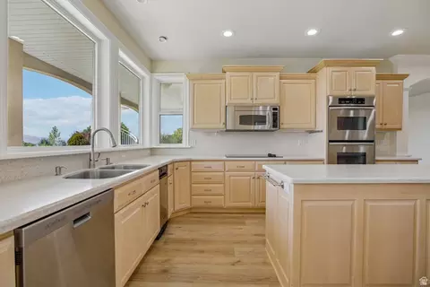 Kitchen - 220 E Ridge Rd, Orem, UT 84057 photo 1 of 2