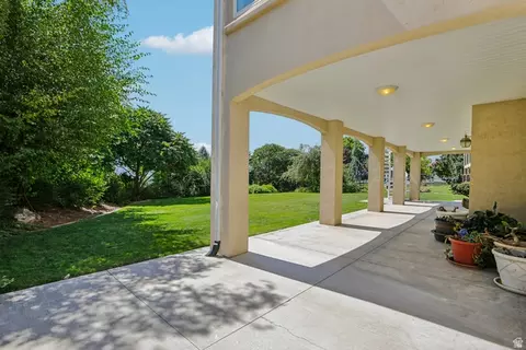 Exterior - 220 E Ridge Rd, Orem, UT 84057 photo 6 of 9