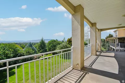 Exterior - 220 E Ridge Rd, Orem, UT 84057 photo 5 of 9