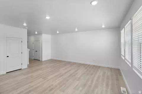 Living - 2840 W Aurora Ave, Mapleton, UT 84664 photo 2 of 2