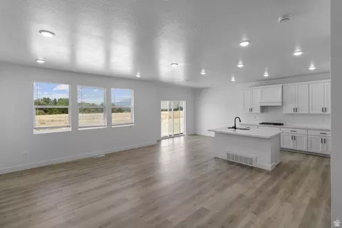 Living - 2840 W Aurora Ave, Mapleton, UT 84664 photo 1 of 2