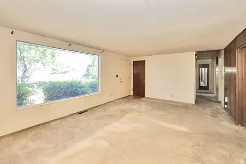 Living - 549 W Echo Dr, Murray, UT 84123 photo 3 of 4