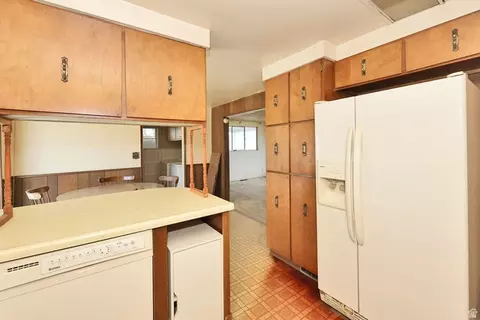 Kitchen - 549 W Echo Dr, Murray, UT 84123 photo 7 of 7