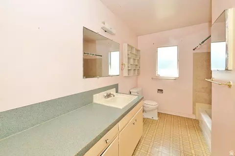 Bath - 549 W Echo Dr, Murray, UT 84123 photo 1 of 3